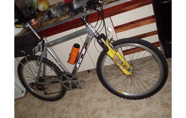 Que tal soy nuevo en esto alguien me podría decir si es original esta bici según la foto y si es muy vieja gracias