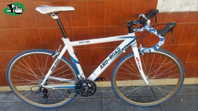 Rutera talle 53cm de largo x 46cm de alto. Grupo shimano mix <br />tourney 7 velocidades con ergopowers llantas doble pared. Cuadro y <br />horquilla de aluminio.
