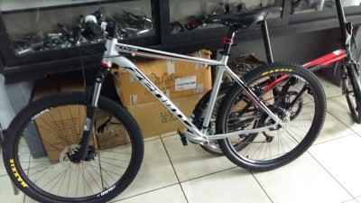 Primer foto de la Zenith Riva Elite 27E.jpg