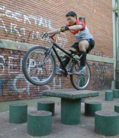 Mesas en parque las Heras