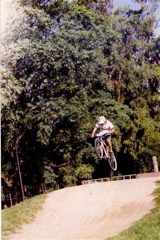 Este salto es un recuerdo de el ex circuito municipal bmx ROSARIO
