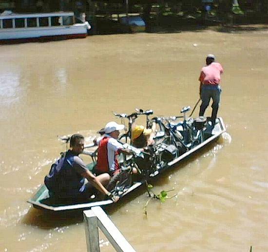 A LOS BOTES