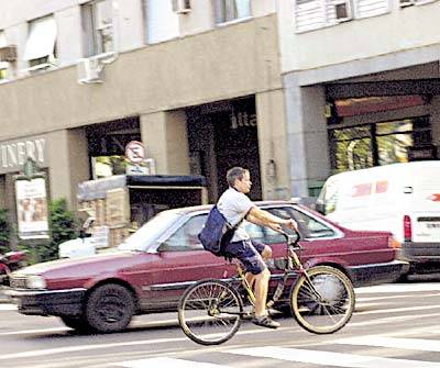 Segun Clarin 'Nadie controla las infracciones de los que andan en bicicleta'