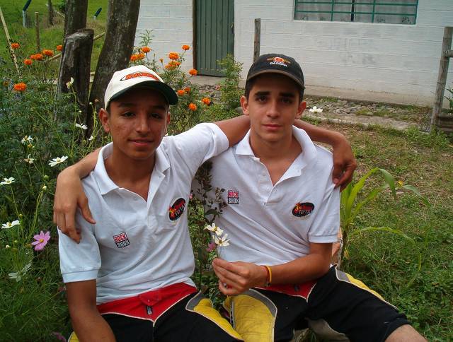 cejas y stiven