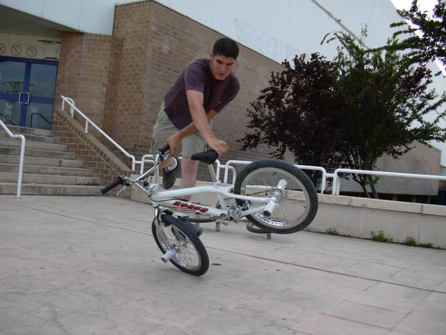 BUSCO GENTE QUE LE GUSTE EL FREESTYLE EN ZARAGOZA