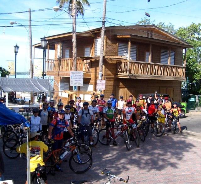 grupo en el area del poblado de boqueron CaboRojo P.R.