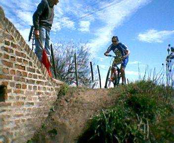 Nestor entrando al hueco del puente