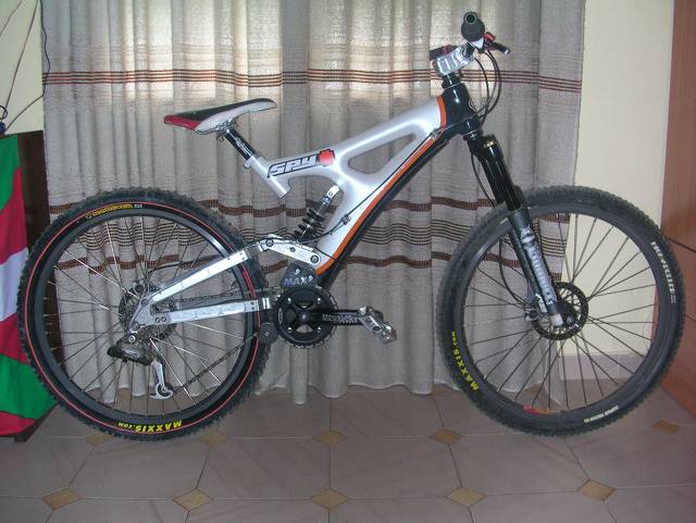 max1985