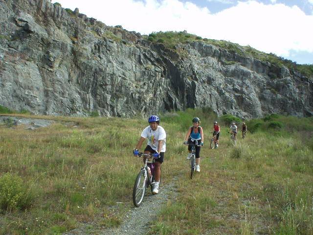 TANDIL - SIERRA _ PILETA _SENDEROS