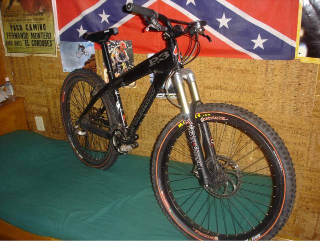 mi bike en mi cuarto , saludos gente