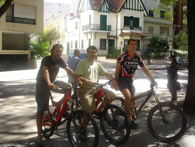 Saludos desde uruguay , ya compraremos bicis mejores para ir a correr a argentina