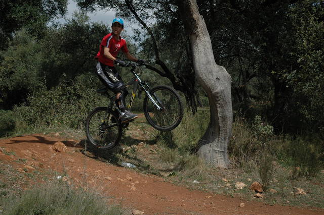 Salto mirand a la cam.