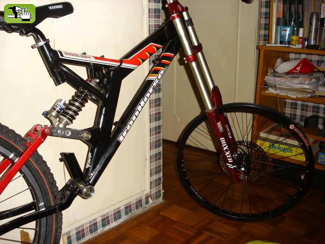 aca ven el shox trasero, asi uesto funciona mucho mejor que al reves