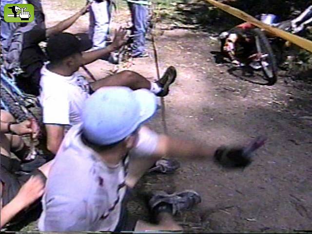 A correr... Joda, este loco se vino encima.