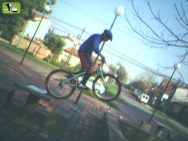 y sigue