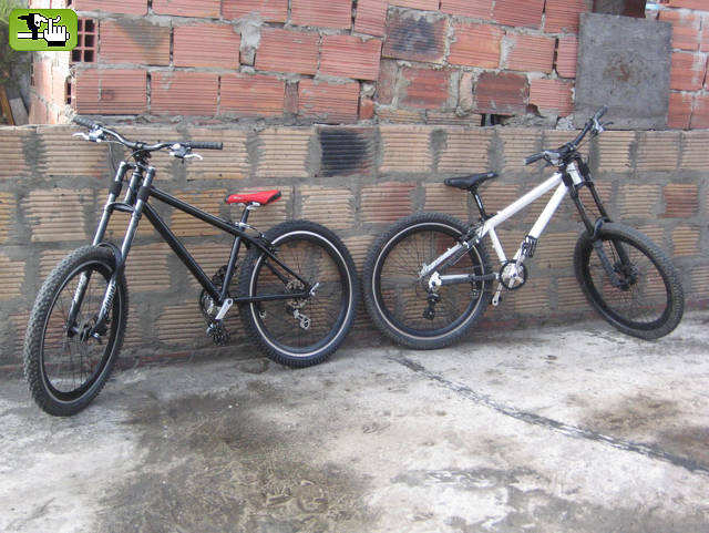 LA NEGRA Y LA BLANCA