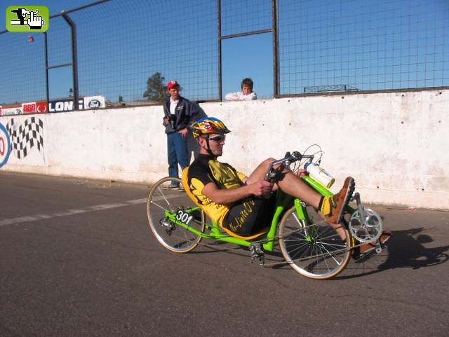 Eduardo en su "murcielago"