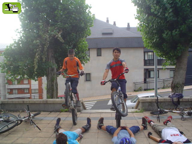 oscar fabello + los biketrileros ourensanos