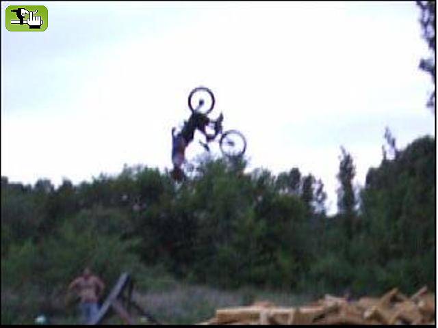 Trialero bajando Backflip