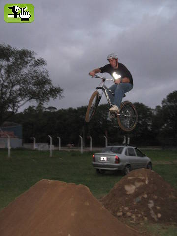 en los nuevos dirt de la pista de bmx en mardel!!
