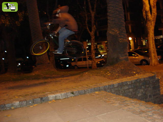 Saltito en la aramburu (Charly)