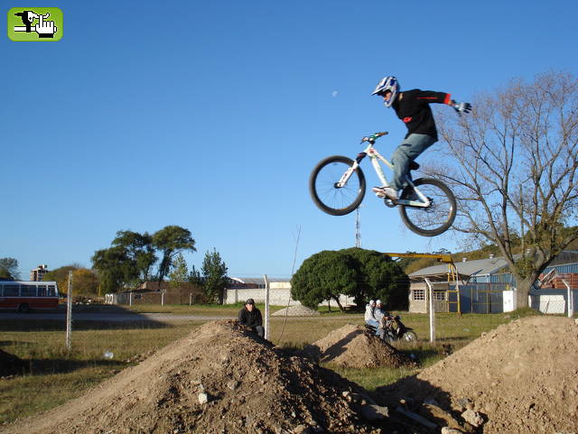 finde en los dirt con los porteños.