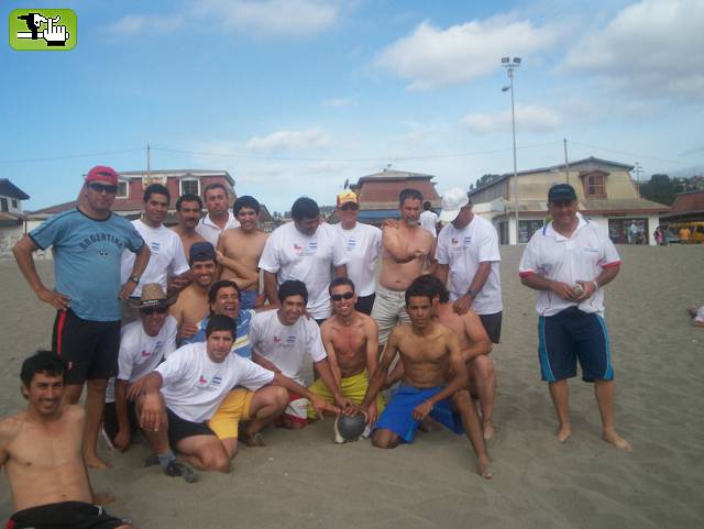 LDC. EN PLAYA CHILENA