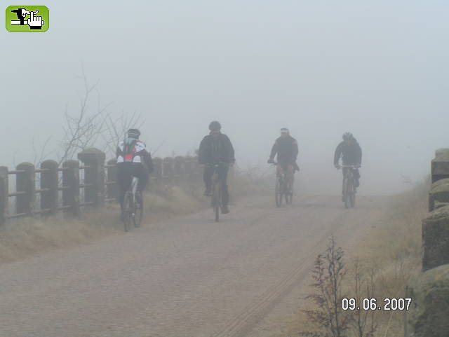 Rider con CASCO a contramano de Megas..