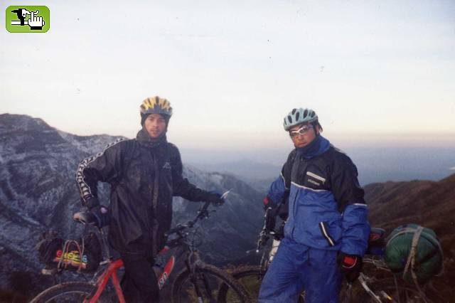 CRAZYBIKERS en el primer monolito