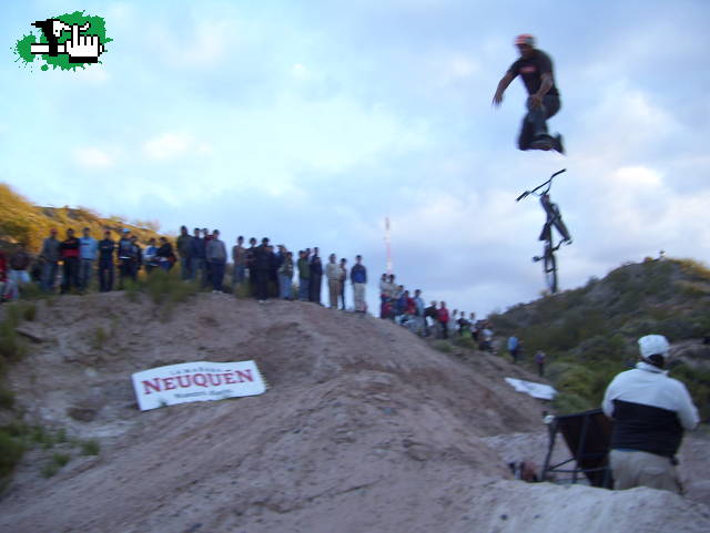 DESAFIANDO LA  GRAVEDAD