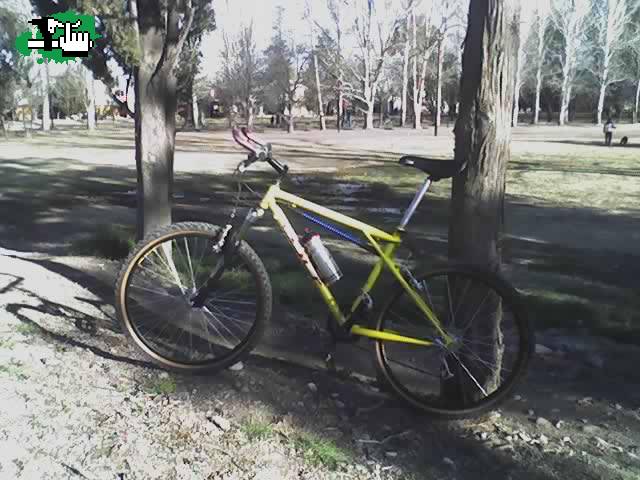 La cabra en el parque de mi pueblo