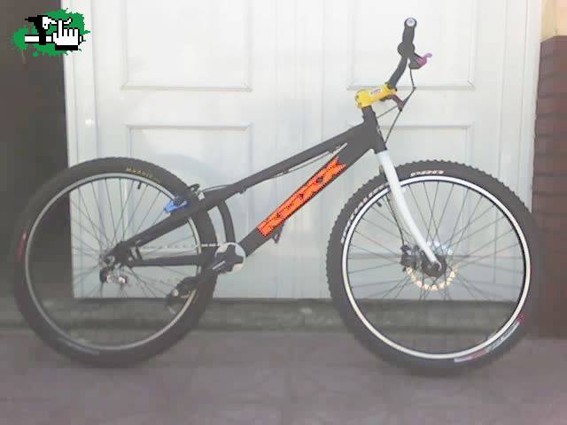 bueno esta es la bike del amigo java la ex gallo. opinen