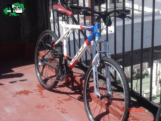 y la otra celosa tampoco se queda atras.