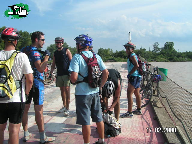 En balsa de regreso..