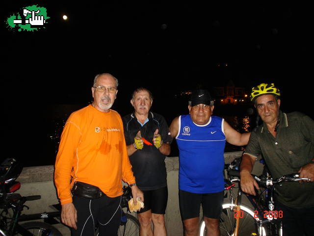 Los tres chiflados del pedal. Vuelo nocturno por Bs As