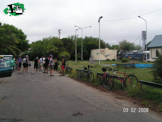 Junto a la estaciòn, antes de salir