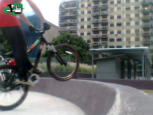 HErmano menor de sr santiago flasheandola mal