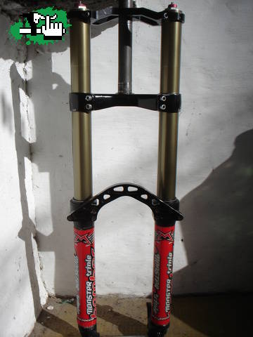 Vendo marzocchi monster triple 