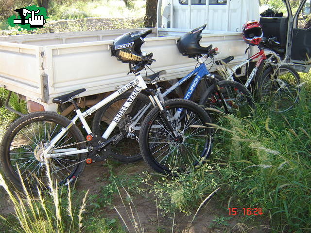 tres fierros y una nave locooo...