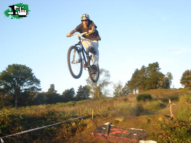 CARRERA DE DH Y 4X EN TANDIL