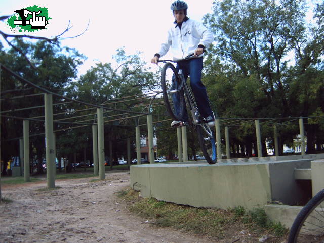 SALIENDO AL AVANCE