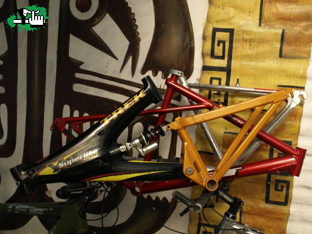 los cuadros de casa el trek de mi hermano, el gt mio y uno de alumnio de mi hermano