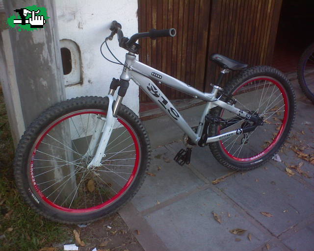 mi bike con llantas nuevas..