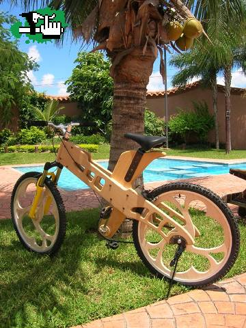 esta bici de madera con horquilla rst