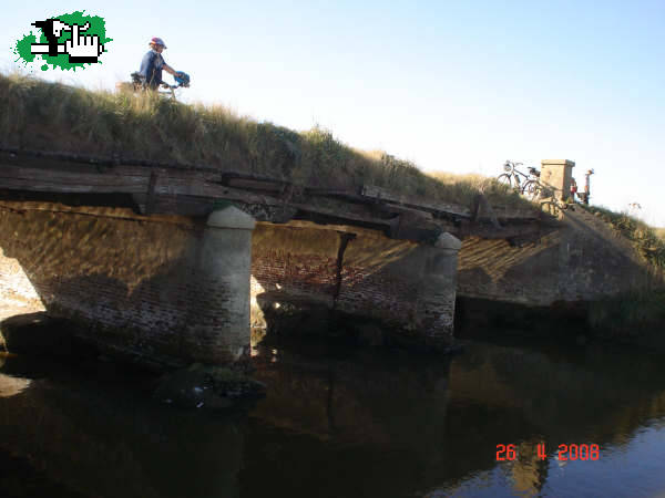 Los 3 chiflados del pedal en la salida de los Mega