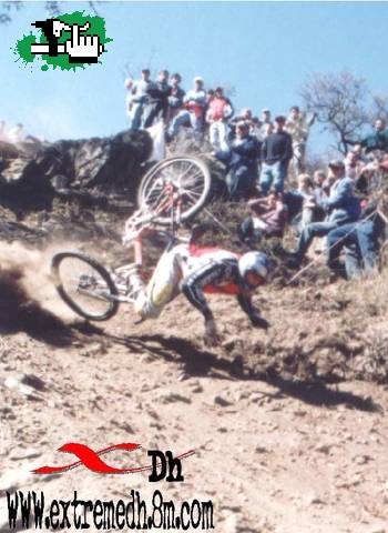ahi tiene una caida mia ya que les gusta las caidas1!!