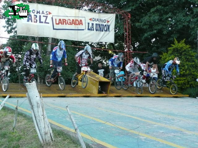 carrera de bmx  y  4x  en lomas de zamora