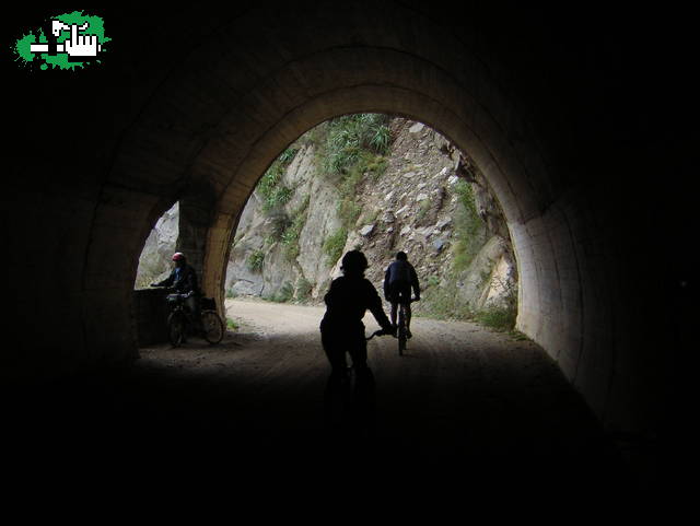 DESCENSOS EN EL CAMINO DE ALTAS CUMBRES Y DE LOS T&Uacute;NELES, MINA CLAVERO (C&oacute;rdoba). 
