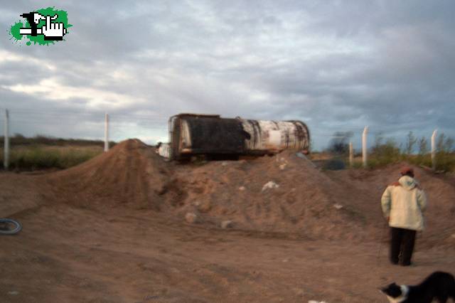 Salto arriba del tanque.