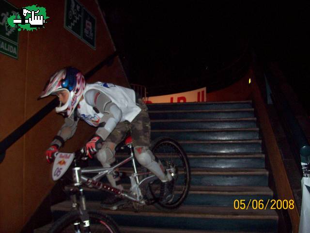 Red bull downmall Perú